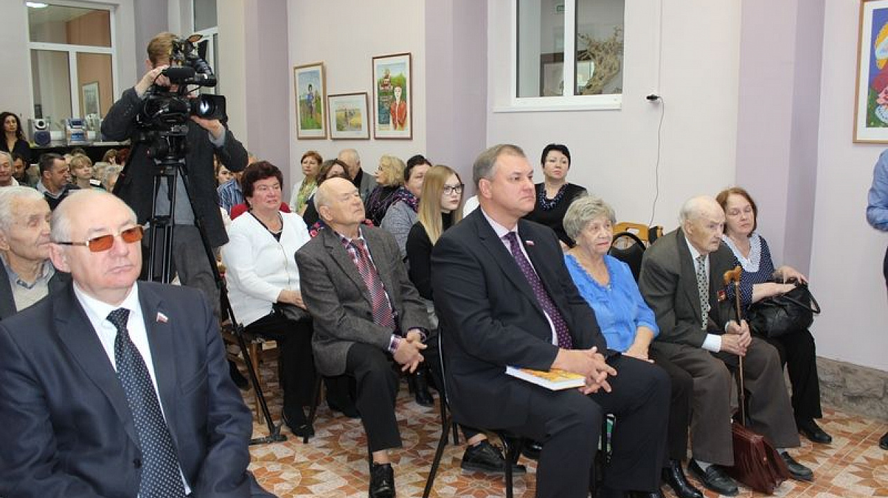 Сегодня в Центральном округе  прошла презентация 3-го тома поэтического альманаха «Единение»