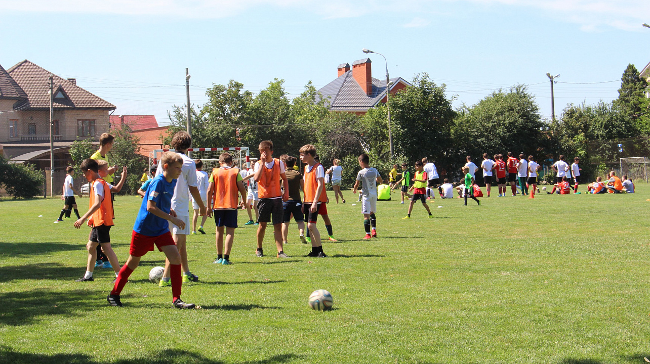 Футбол набирает ход