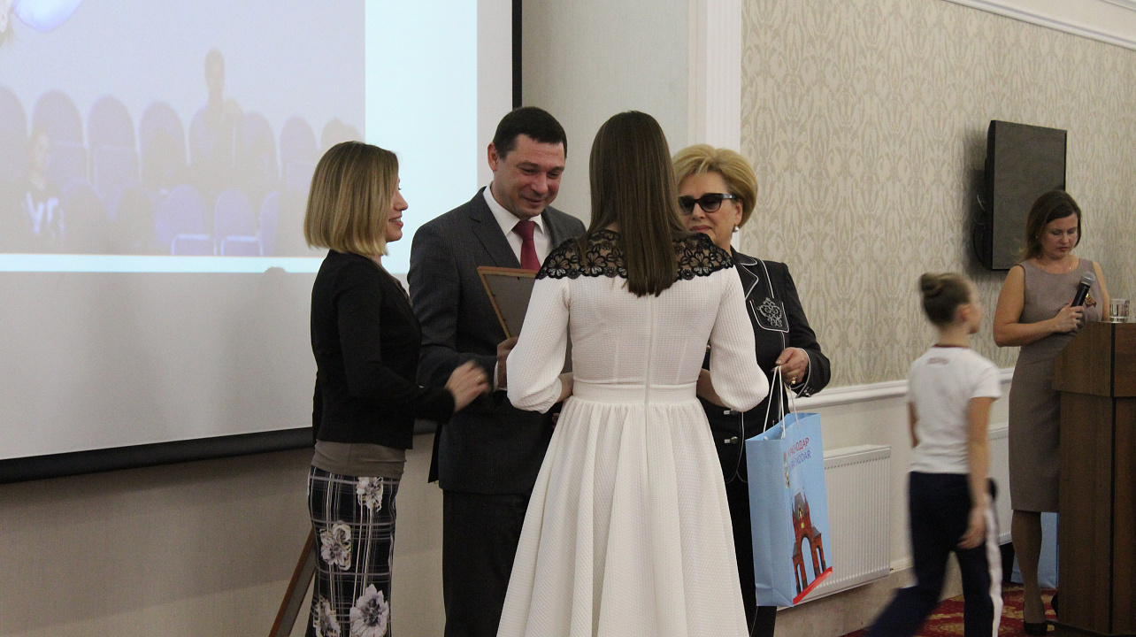 Спортивные итоги года подвели в Краснодаре. Атлетов и тренеров поблагодарил за достижения и поздравил с наступающим 2018 годом мэр Евгений Первышов. Часть 1.