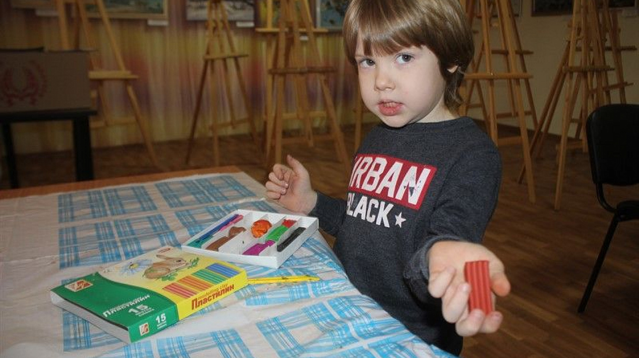 В Краснодаре продолжает работать проект «Волонтеры - детям Кубани».jpg