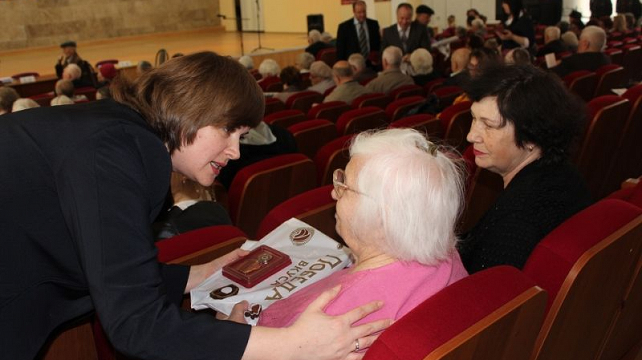 В Центральном округе вручено порядка 850 юбилейных медалей ветеранам Великой Отечественной войны