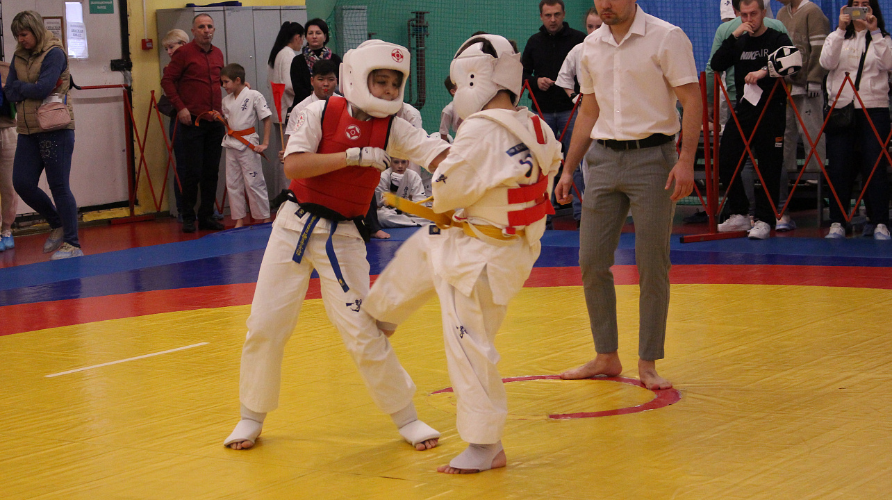 50 комплектов наград разыграли в Краснодаре на открытых городских спортивно-патриотических соревнованиях по киокусинкай