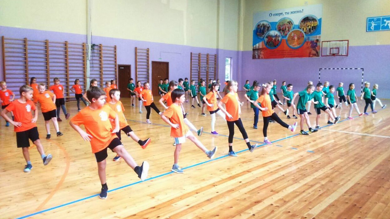 В рамках Всероссийской акции для учащихся Западного округа проведена «Зарядка с чемпионом»