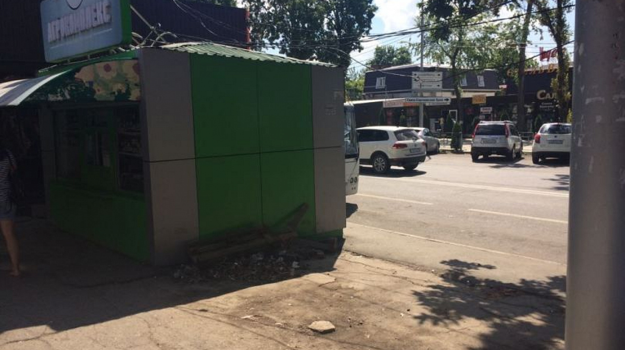 На территории Центрального округа произвели демонтаж самовольно размещенных павильонов