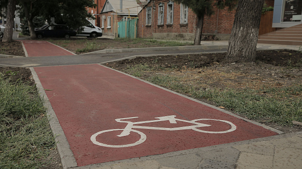 По ул. Северной сделали первую в Краснодаре обособленную велодорожку