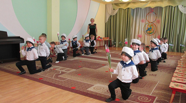 В детском саду Западного округа торжественно поздравили мам с праздником