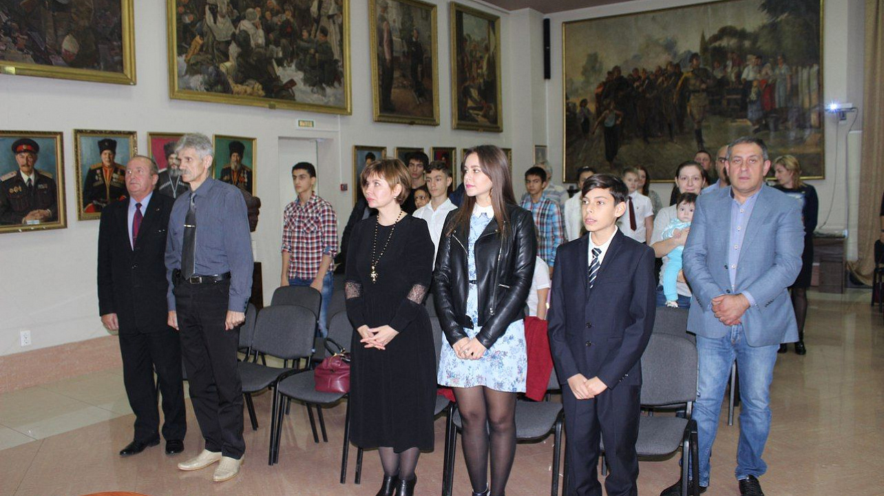 Юным гражданам Западного округа торжественно вручили первые паспорта