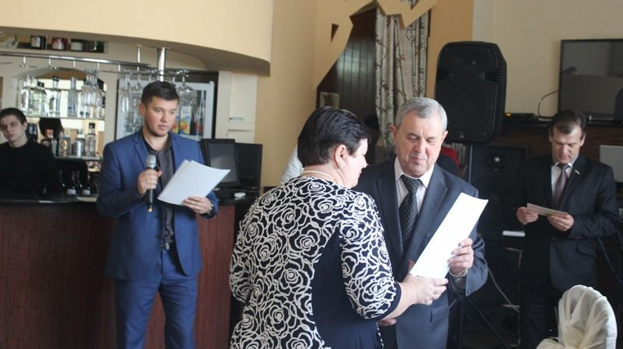 Глава Центрального округа Вячеслав Литвинов поздравил общественников с наступающим Международным женским днем