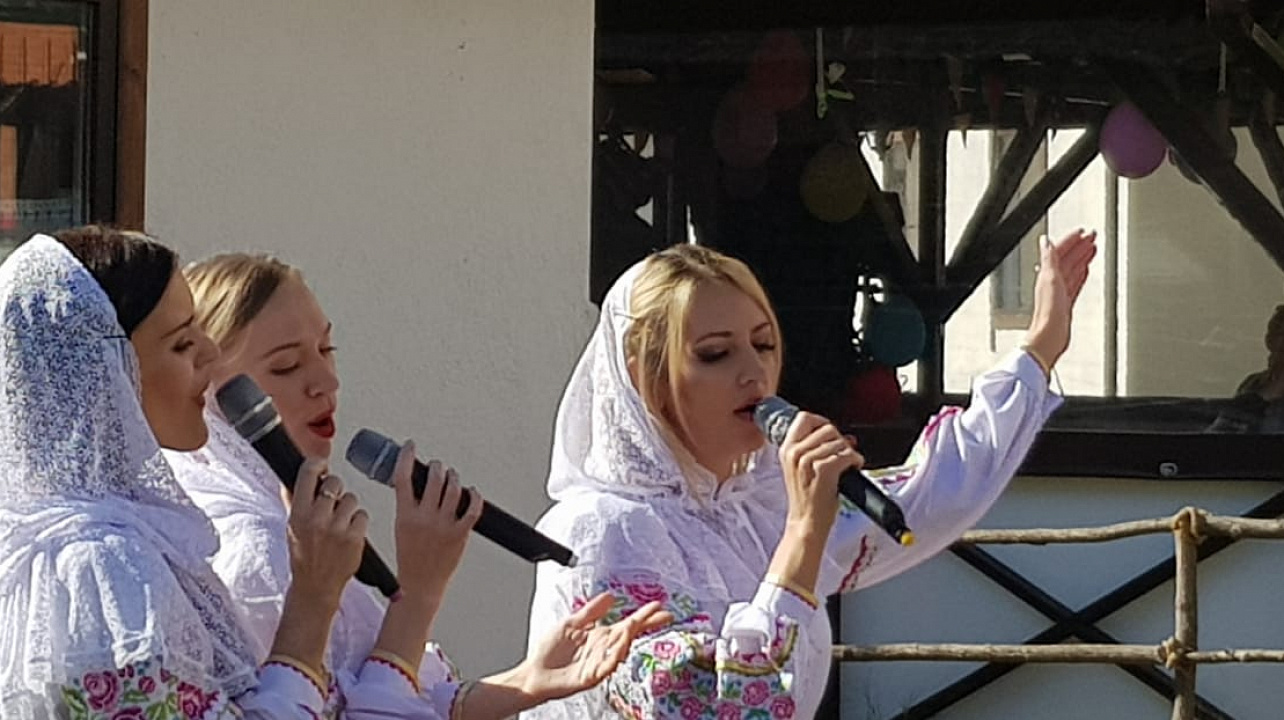 В Храме Рождества Христова прошли народные гуляния