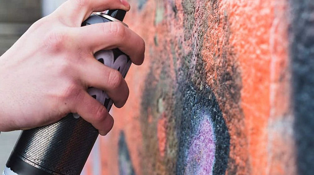 Фасады исторических зданий на главной улице Краснодара очистят от незаконного стрит-арта