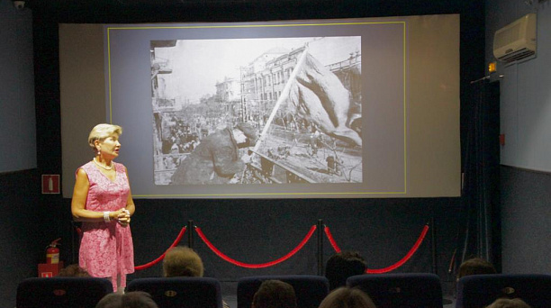 Заместитель председателя городской Думы Краснодара Галина Ермакова организовала бесплатный кинопросмотр для членов «Союза женщин России»
