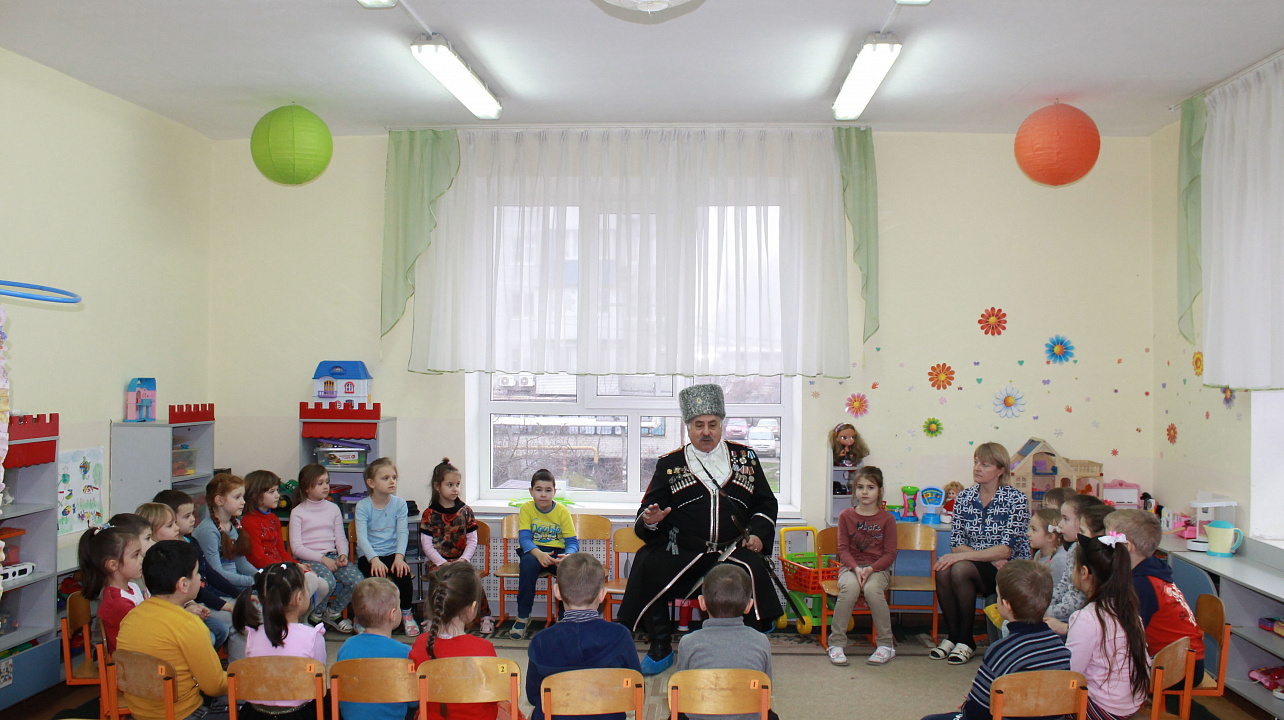 В детском саду № 234 прошла встреча с подъесаулом Юрием Михайловичем Кулабуховым