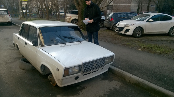 В Западном округе проведен очередной рейд по выявлению брошенного автотранспорта