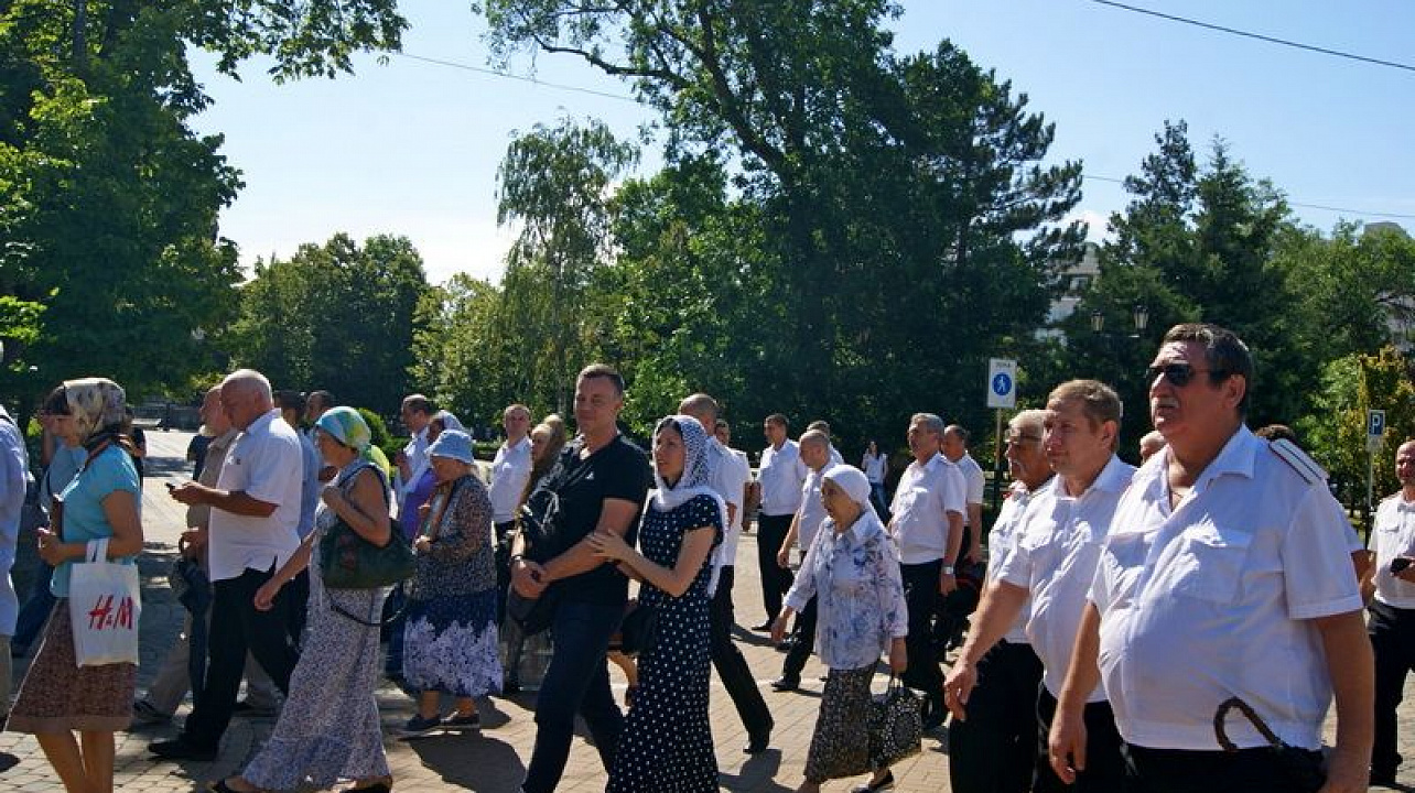 Казаки поучаствовали в царском Крестном ходе.JPG