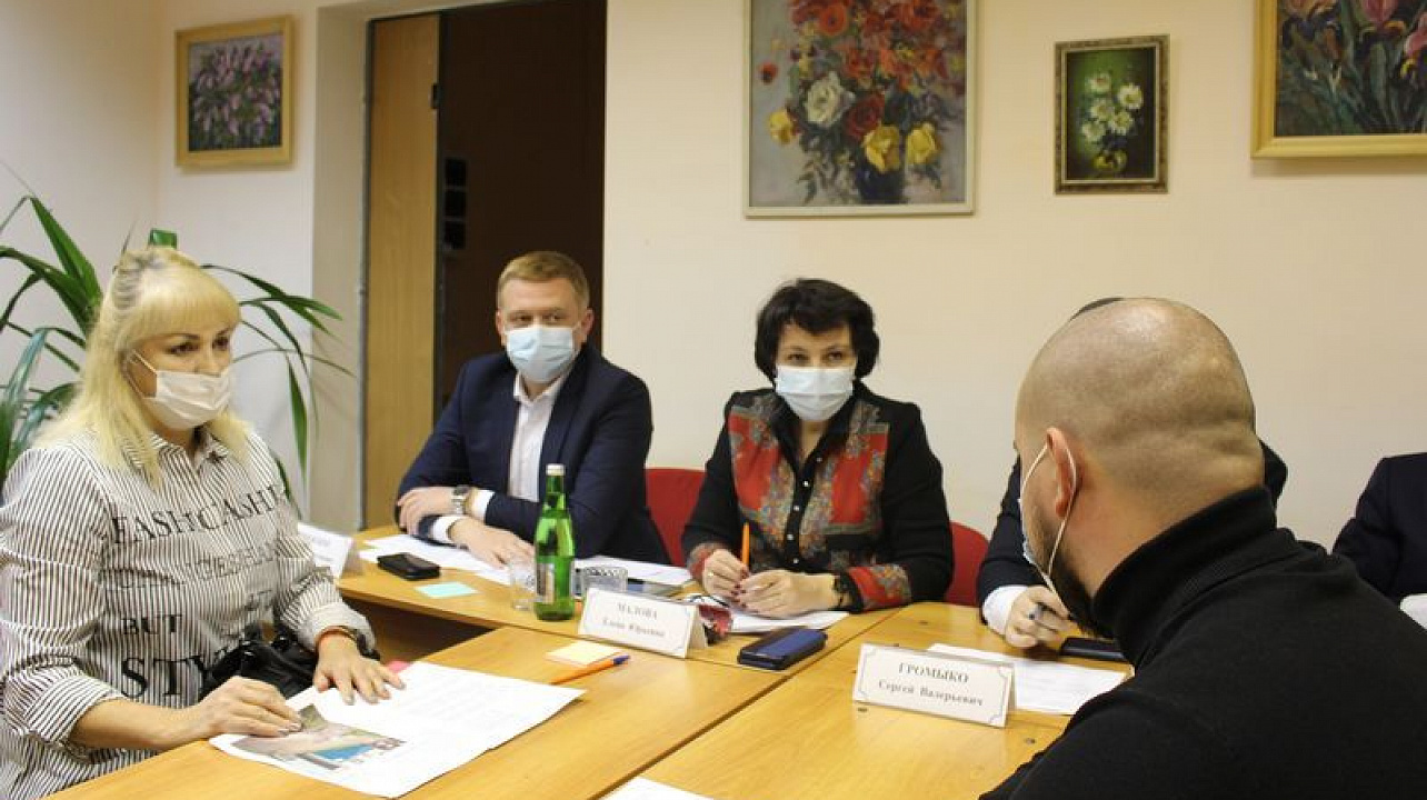 Глава администрации Центрального округа Елена Малова провела приём руководителей органов ТОС