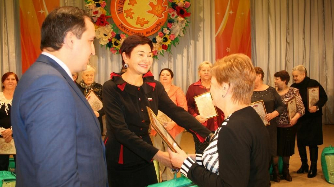 В честь Дня инвалида творческие коллективы Елизаветинского дома культуры дали большой концерт