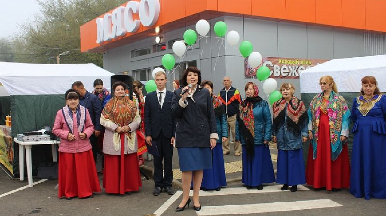 Глава администрации Центрального округа Елена Малова открыла ярмарку выходного дня