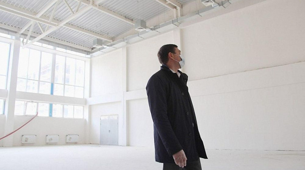 Социальное строительство в условиях карантина: новая школа по ул. Красных Партизан готова на 90%