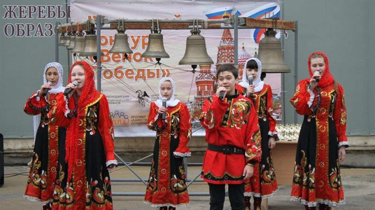 На Пушкинской площади прошёл конкурс колокольного звона.jpg