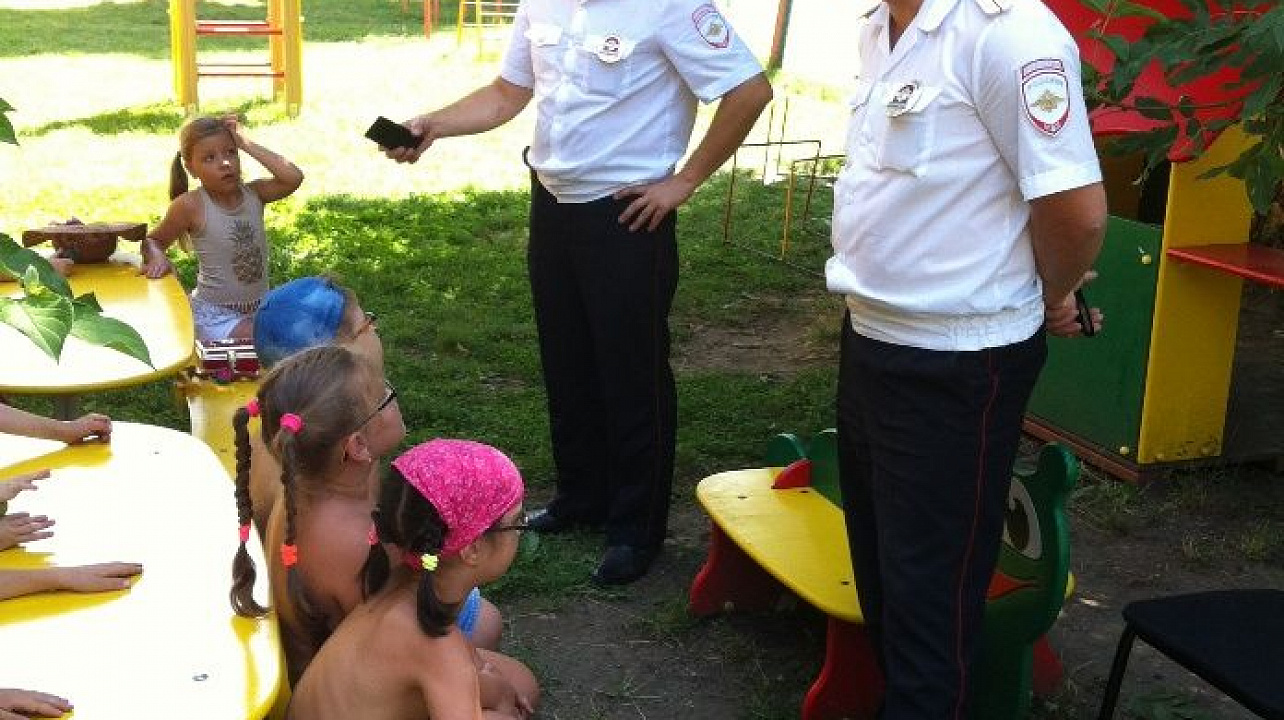 В детском саду «Сказка» повторили правила дорожного движения