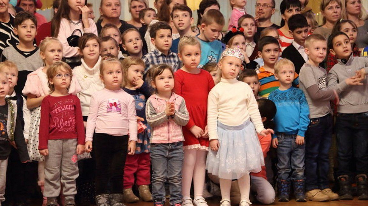 В театре кукол состоялось новогоднее представление для детей Западного округа