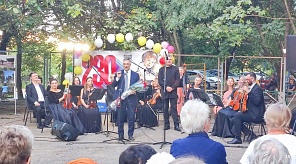 На радость жителям: во дворах Центрального округа продолжаются праздники, посвященные 230-летию со дня образования города Краснодара
