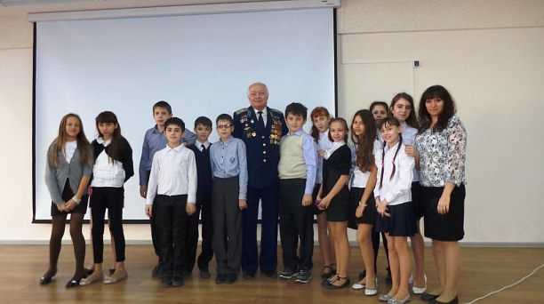 Делегация прикубанских воинов-интернационалистов и курсантов училища летчиков провела урок мужества в школе станицы Марьянской