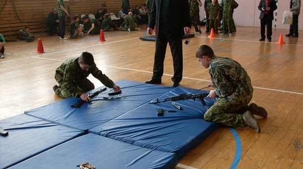 Военизированная эстафета  «Равнения на героев!»  прошла в 101-й школе