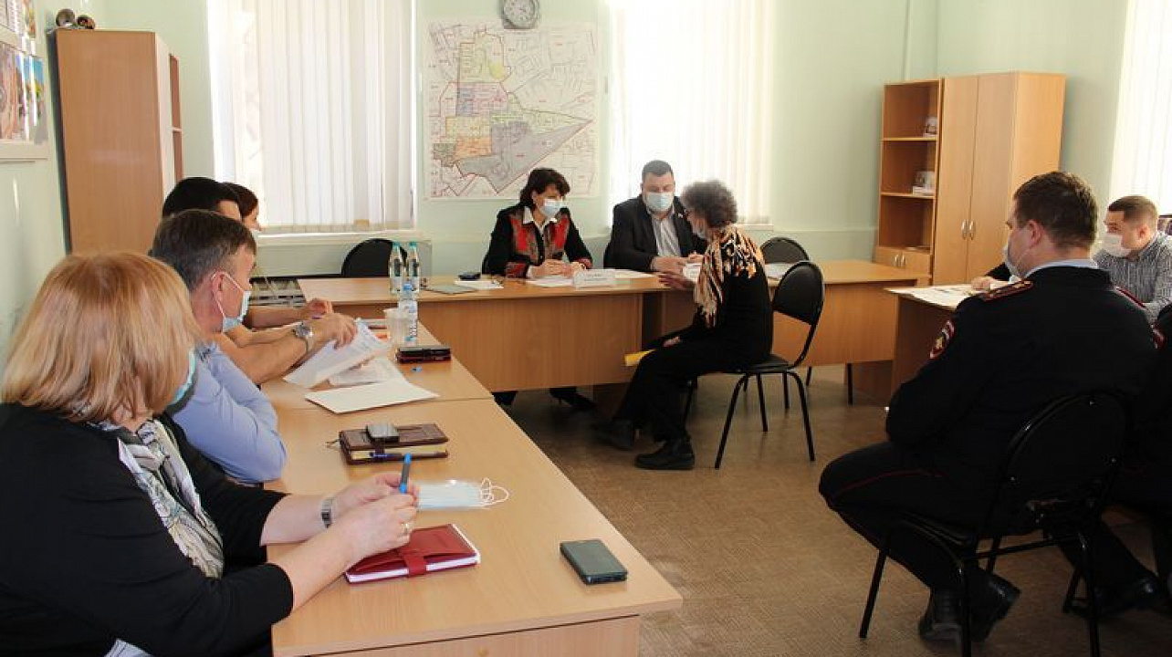 Глава администрации Центрального округа Елена Малова провела приём руководителей органов ТОС