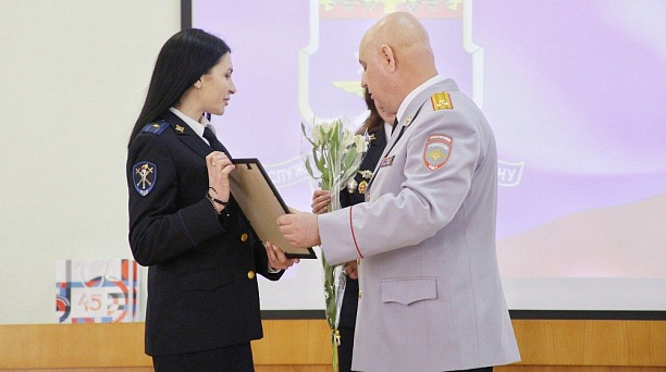 В Краснодаре поздравляют с праздником сотрудников транспортной полиции