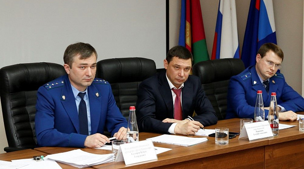 13 декабря исполняющий обязанности прокурора города и глава Краснодара продолжили прием дольщиков проблемных домов