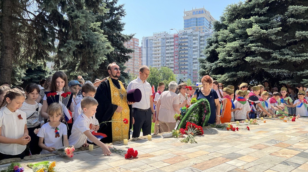 Акция «Свеча памяти» и возложения цветов у памятников участникам Великой Отечественной войны сегодня прошли по всему Прикубанскому округу