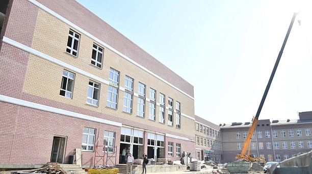 Вторая школа в посёлке Знаменском готова на 88%