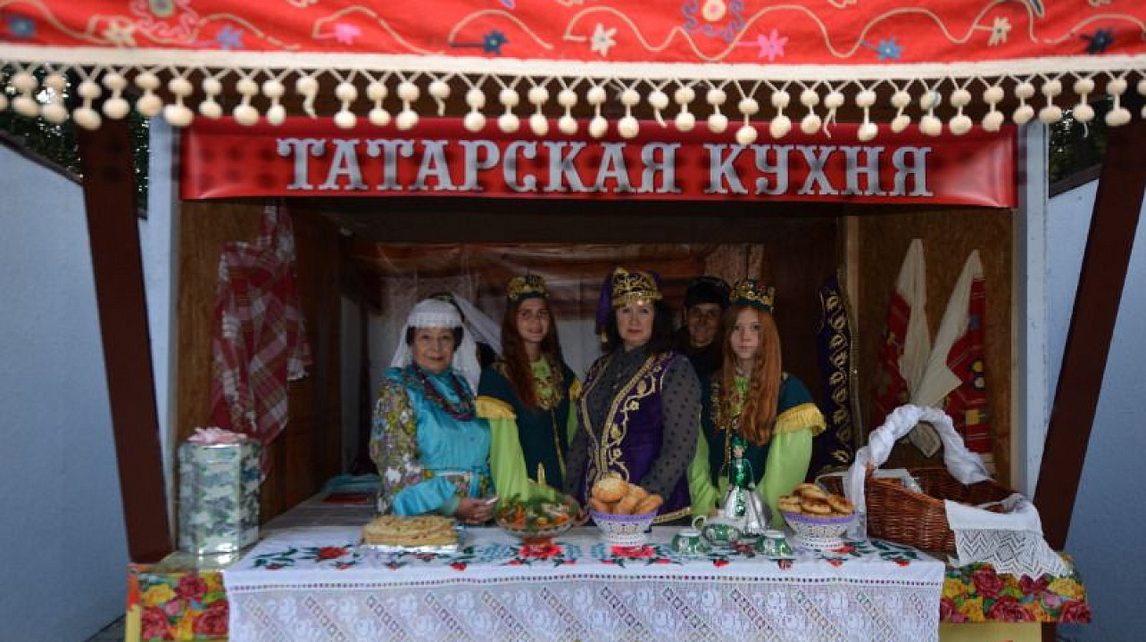 Национально-культурные объединения отметили День города Краснодара, объединившись в традиционном «Хороводе Дружбы».jpg