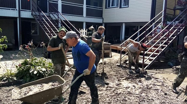 Казаки Центрального округа пришли на помощь жителям, пострадавшим от наводнения