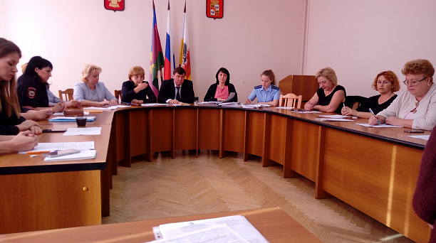 В администрации Западного округа прошло заседание комиссии по делам несовершеннолетних и защите их прав