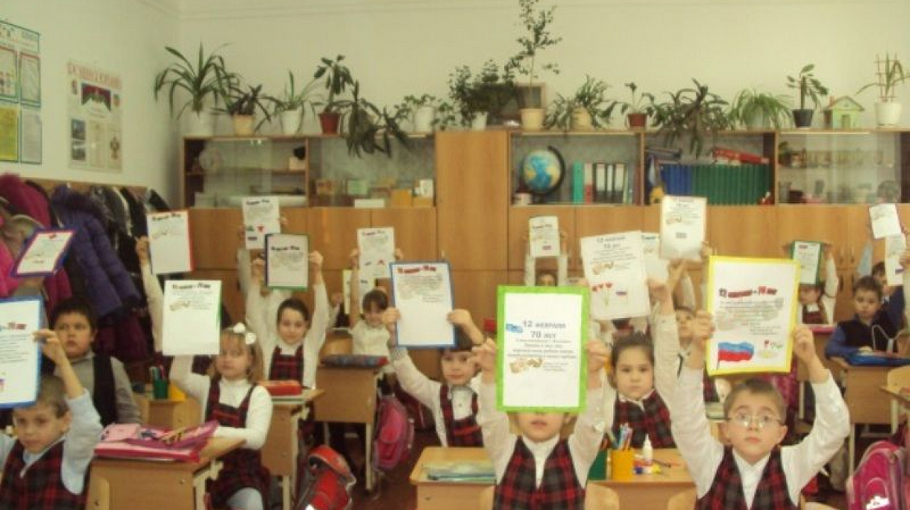 Учащиеся начальных классов школы №35 подготовили листовки ко дню освобождения Краснодара
