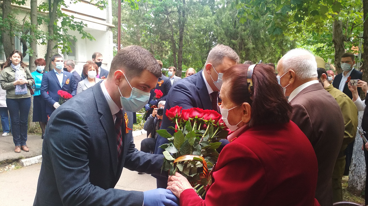 В Прикубанском округе прошла акция «Парад у дома ветерана»