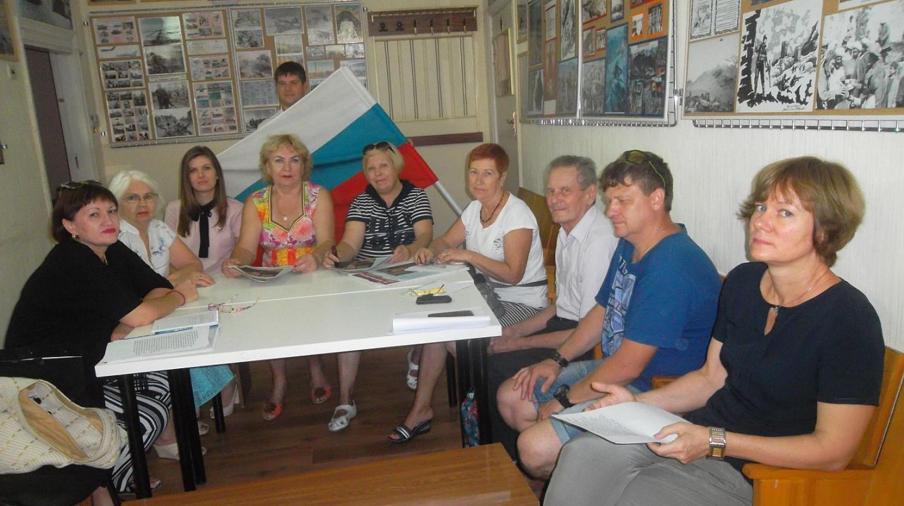 В ТЦ №27 прошел круглый стол ко Дню флага России