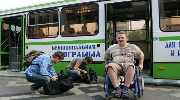 В Краснодаре продолжается работа по социальной поддержке маломобильных горожан
