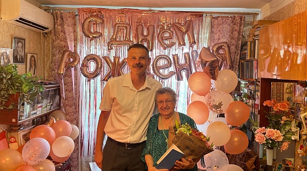 Ветерана Великой Отечественной войны поздравили с днем рождения в Западном округе