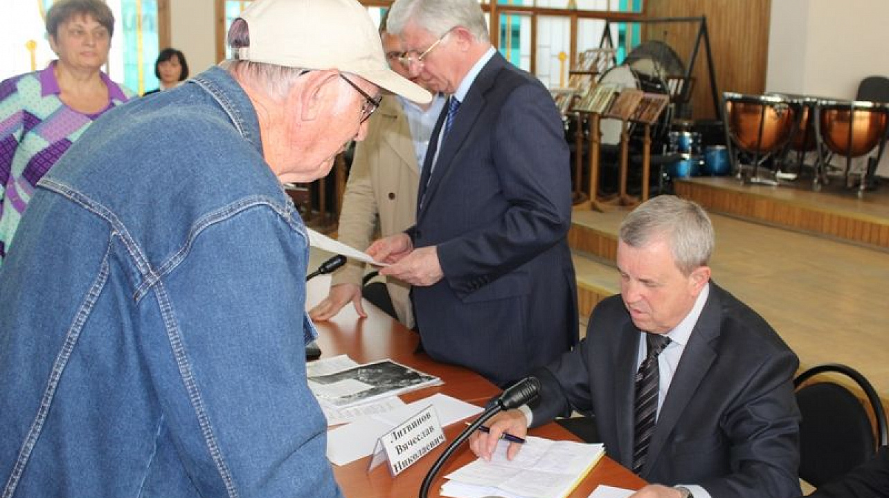 Глава города Краснодара Владимир Евланов встретился с руководителями органов ТОС Центрального округа