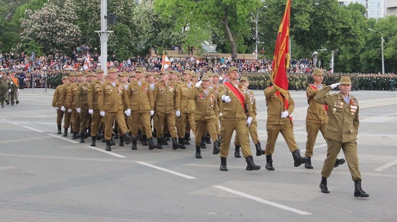 Ветераны Центрального округа приняли участие в военном параде