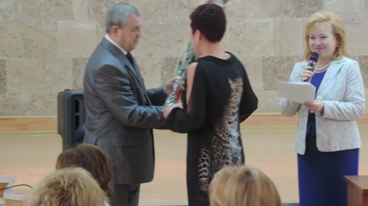 В Центральном округе поздравили лучших педагогов