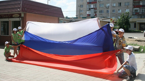 Трехцветный флешмоб – в честь Дня российского флага