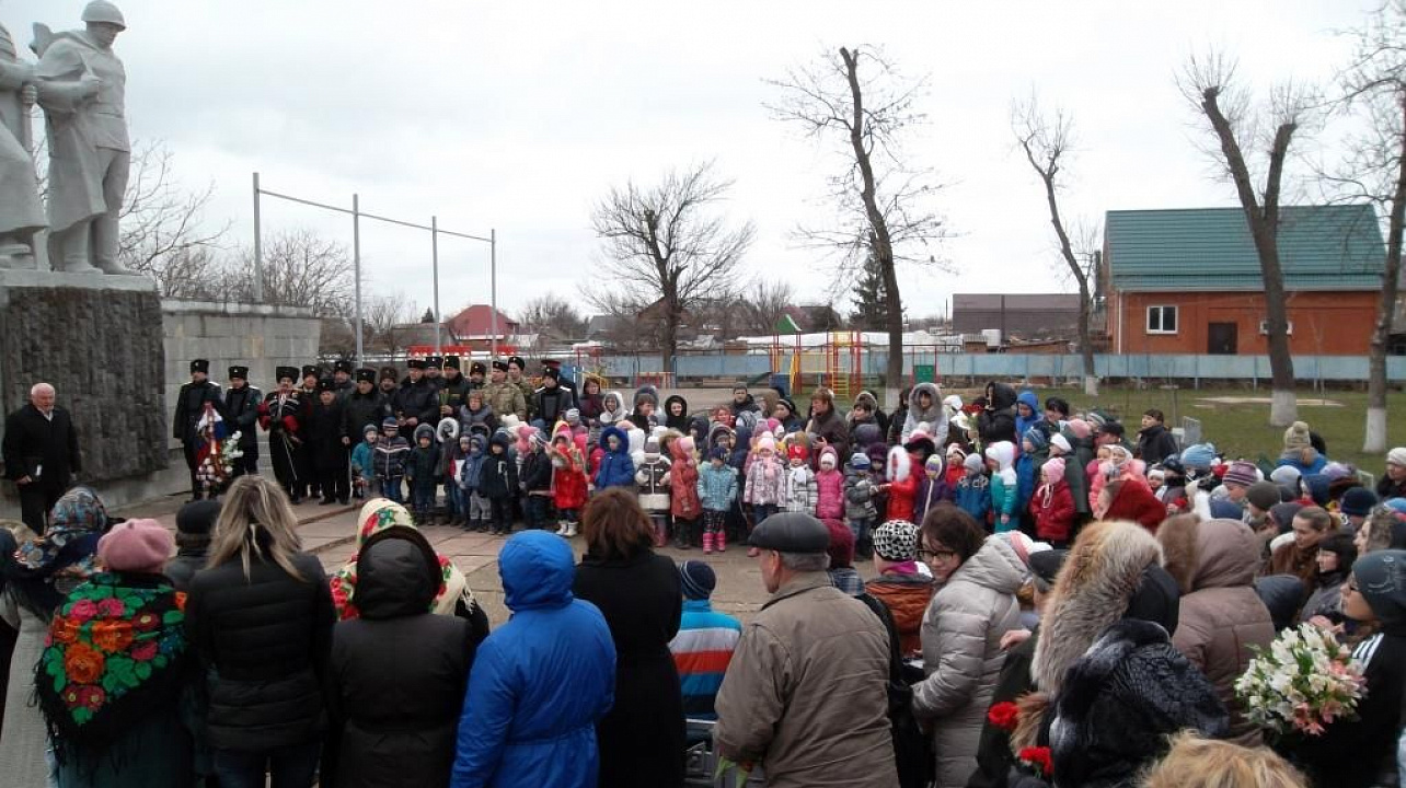 В станице Елизаветинской прошел митинг к 72-ой годовщине освобождения Краснодара