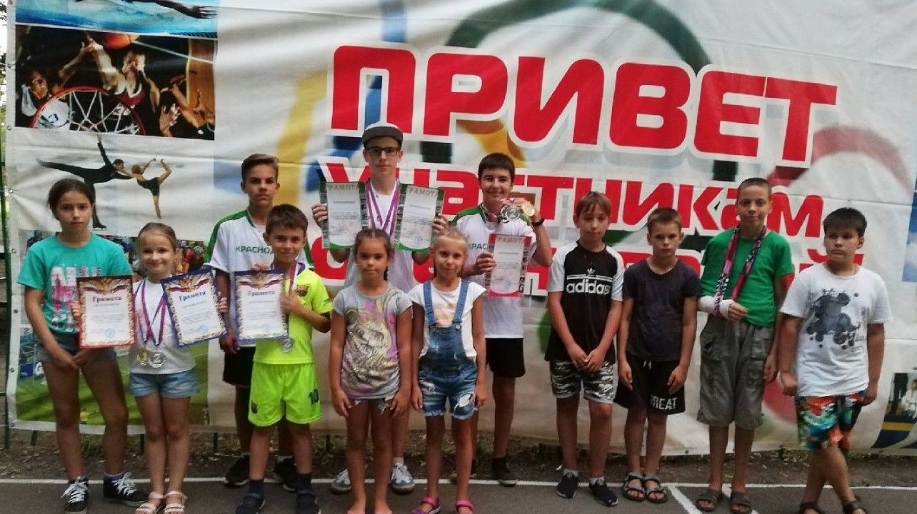В сквере «Кленовый» состоялся окружной спортивный праздник «Мы выбираем – спорт!»