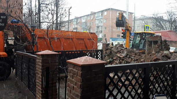 На улице им. Лузана в Краснодаре демонтировали незаконное кафе