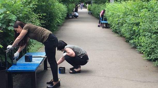 В Западном округе продолжаются весенние субботники