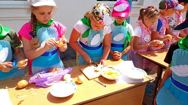 Казачата познакомились с  Кубанской кухней